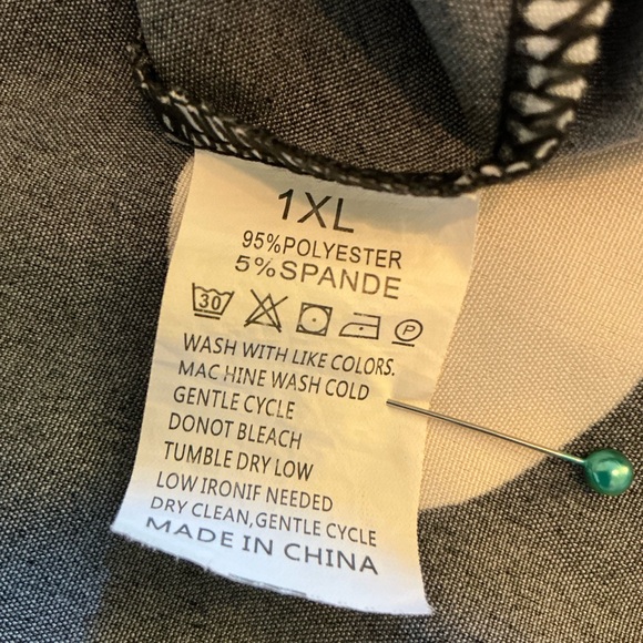 Black & White Polka Dot  1XL DRESS button down, tie/bow 3/4 sleeve, full skirt - Picture 4 of 9